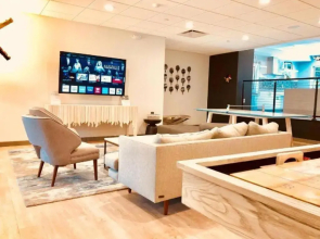 Hollywood Studio with Pool and Balcony