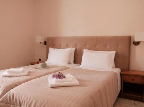 Lagoon Hotel & Apartments
