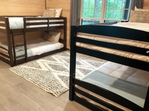 Family-friendly Broken Bow Cabin w spa Game Room