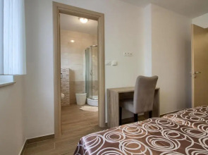 Complex of 2 villas Banjole-Marisol with 2 private pools for up to 20 persons only 200m from the beach