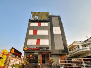 OYO Townhouse 263 Hotel Luxurs Shri Gopal Nagar