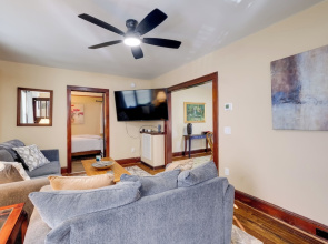 Walk to Main St & Campus! Dtwn Radford Home