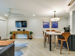 Upscale Naples Condo w/ Pool Access: Walk to Pier!