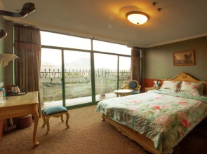 Canal International Youth Hostel