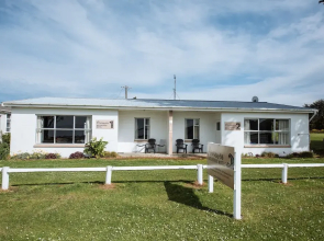 Pounawea Waterfront Motels
