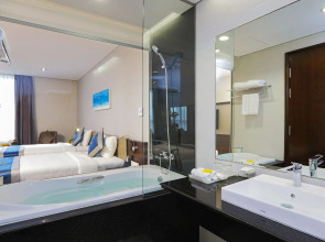 Central Palace Hotel