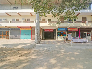 OYO 84266 Mahaveer Residency