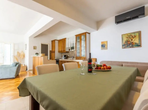 Amazing Home in Podstrana With Wifi and 4 Bedrooms