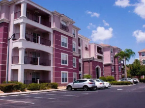 Condo with Community Pool & Spa - 3 Br Condo
