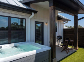 Lucille's Abode With Hot Tub