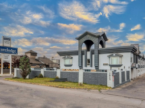 Travelodge by Wyndham Calgary South