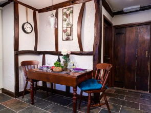 Tipsy Gin Cottage