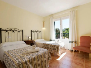 House With 4 Bedrooms in Pollensa, With Wonderful Mountain View, Priva