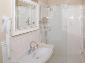 Royal Victoria Hotel