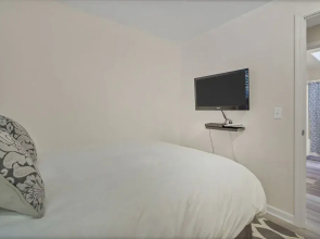 Riverwoods Relaxation 3 Bedroom Home by RedAwning