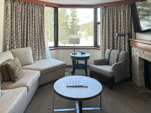 1BR Condo w/ Pool & Spa, Golf, Dining: Ski-in/out!