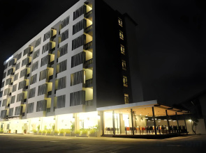 Leenova Hotel