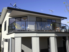 Hilltop Apartments Phillip Island - Adults Only