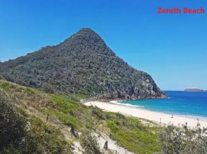 'Sandy Shoal' 46 Rigney Street Shoal Bay Beach Cottage with aircon