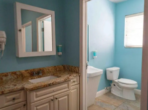 Beds n' Drinks Hostel