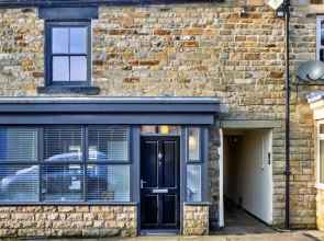 Countryside Retreat With Stunning Views, No Deposit
