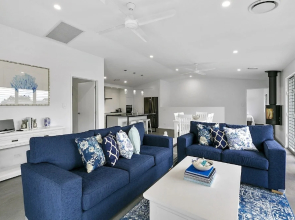 Ocean Views, Luxury Living in Noosa Heads - Unit 2/13 Angler Street