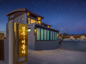 Gyeongju Meomulda Poolvilla