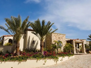 Beautiful Holiday Villa in a Prime Location in Cabo San Lucas 1007