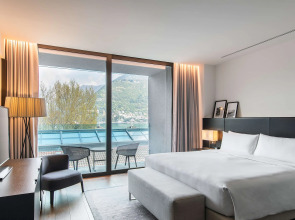 Отель Hilton Lake Como