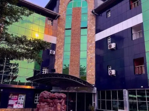 Brick Rock Hotel And Suites