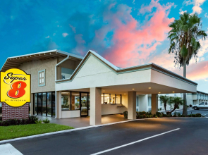 Super 8 by Wyndham Melbourne
