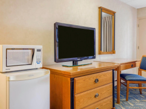 Travelodge by Wyndham Niagara Falls at the Falls
