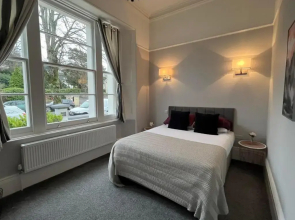 3 Sheets To The Wind, Boutique Holiday Apartment in Torquay