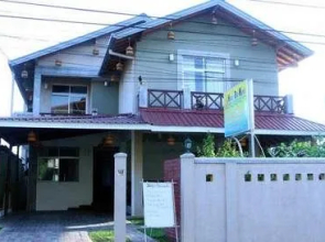 Vista Rooms Yard Approach Road