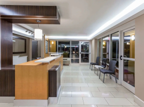 Super 8 by Wyndham Dalton/Convention Center Area
