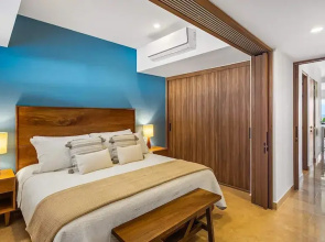 Oceanfront 1BR With Balcony - Sea View Pools