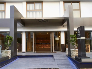 Mabrouk Hotel And Suites