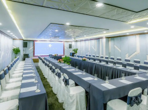 Happy Life Grand Hotel & Sky Bar