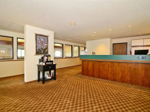 Super 8 by Wyndham Hayward WI