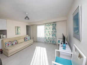Flat With Sea View Pool and Terrace in Bodrum