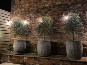 The Courtyard by Chateau Anna, Central York - Free parking