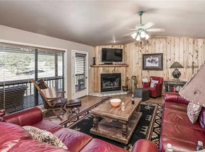 Bogie - Five Bedroom Cabin with Hot Tub