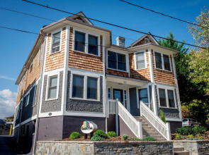 Downton Annie Apartment Three 2BD 1BA Parking