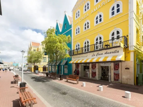 Grand Urban Elegance - City Center Luxury
