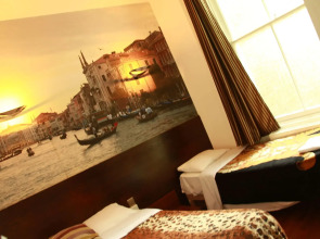 Exhibition Court Hotel 4