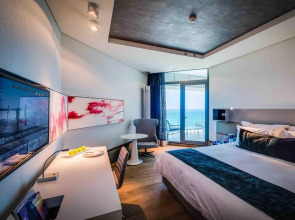 Royal Beach Tel Aviv Hotel