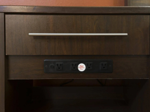 Red Roof Inn PLUS+ Long Island - Garden City