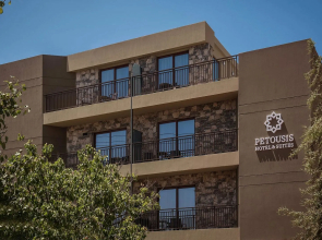 Petousis Hotel & Suites