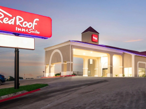 Red Roof Inn & Suites Austin East - Manor