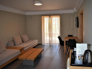 Diapori Suites Hotel